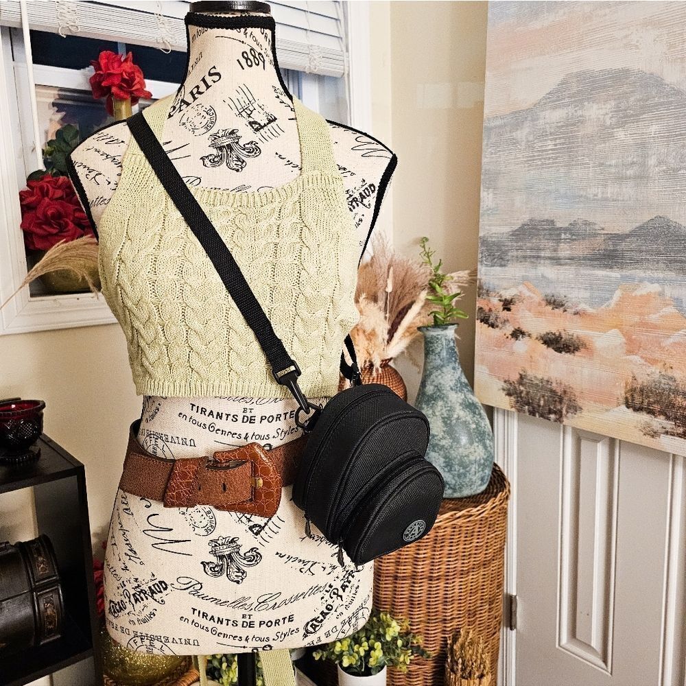 Ambico P- 5050 Small Digital Camera Bag W. Belt Loop Detail.